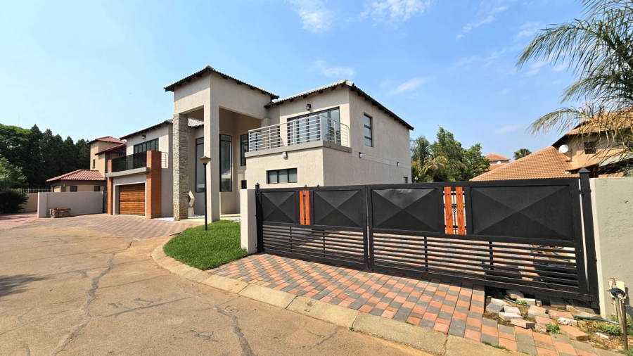 5 Bedroom Property for Sale in Melodie North West